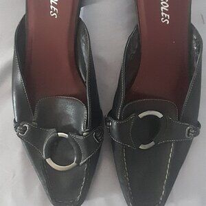 AEROSOLES BLACK SLIPS INS WITH SMALL HEEL FRONT SILVER BUCKLE SIZE 10